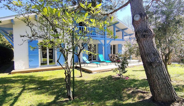 Spacious Renovated Villa in Petit-Piquey with Terrace, Garden, and Close to Beach