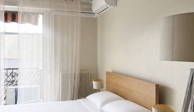 Spacious studio with AC, 5 min. from the beach