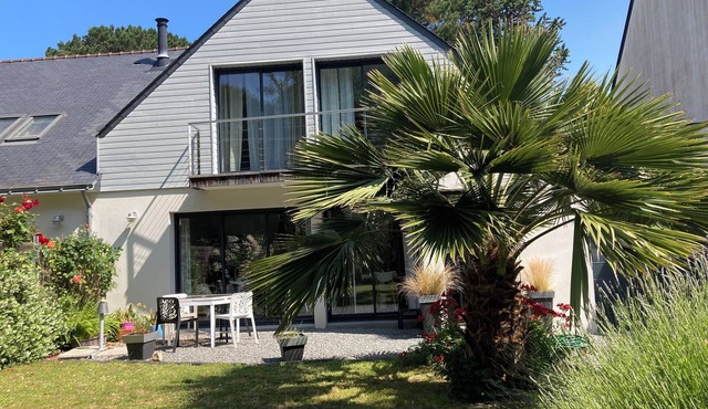 Spacious villa 100m from the sea in Quimiac ideal for family vacations