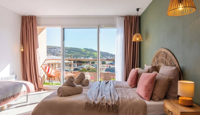 Studio 2-3 pers, balcony, private parking, air conditioning, WiFi, near Lourdes train station
