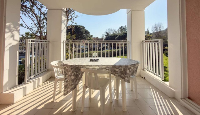 Studio Cabine vue dégagée et à 100 m de la plage de Cavalière