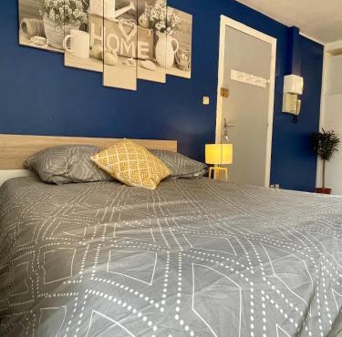 Studio Hyper-centre Moissac 30 m2 Calme Cour int vélos logement entier