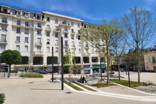 Studio tout équipé - 2 min des thermes - commerces & parking gratuit in Châtel-Guyon