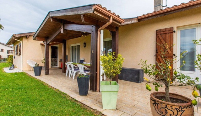 Stunning private villa for 6 people with A/C, private pool, WIFI, TV and terrace