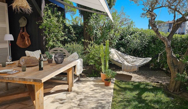 Superb renovated 2-room apartment with garden et mooring