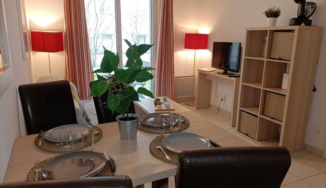T2 Balcony in Residence with swimming pool B26