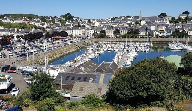 T2 duplex apartment facing the marina in Douarnenez