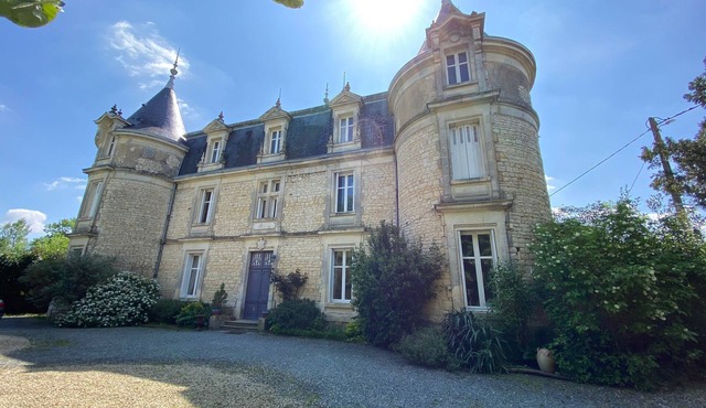 THE LARGE COTTAGE AT CHÂTEAU SAINTE MARIE NEAR THE MARAIS POITEVIN