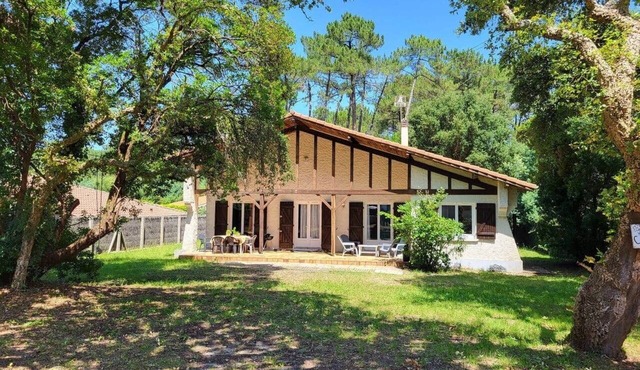 Typical "villa Landaise" in a quiet area