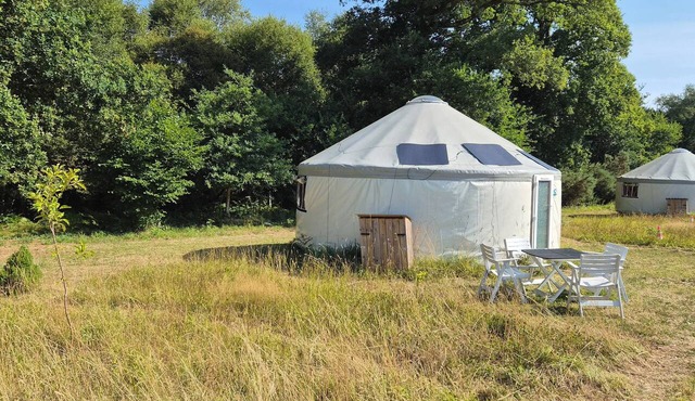 Unique, fully equipped yurt for 4 people in Querrien