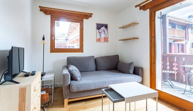 Very Bright Cocoon With Balcony Near The Slopes