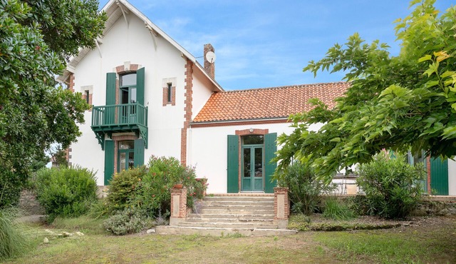 Villa 200m from the sea, 12 adults and 1 child