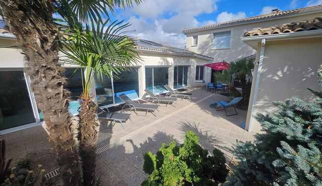 Villa 250m² with indoor pool - sleeps 12