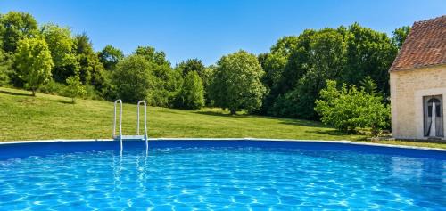 Villa avec piscine privée près de Montgivray, 120 m²