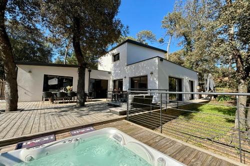 Villa des Dunes Beach 600m Private Jacuzzi Pine Forest Nature Sleeps 8