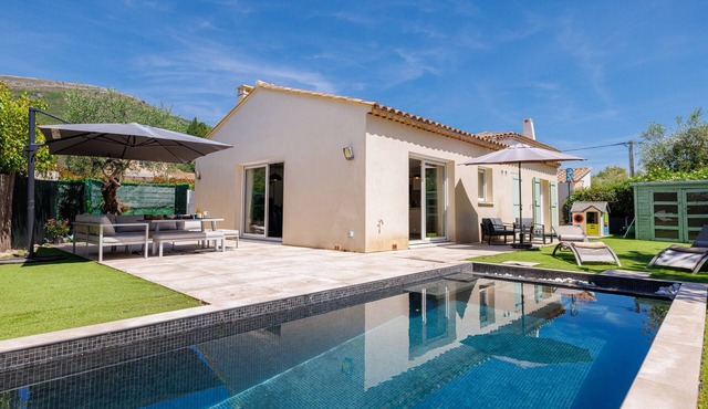 Villa du Clos de l'Olivier avec piscine à Tourrettes