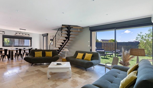 Villa Flora – Family Home for 14 Guests