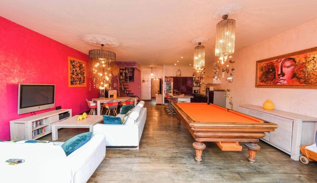 Villa in Les Sables d'Olonne, 100 m from the ocean, with a hot tub and pool table, close to all shops