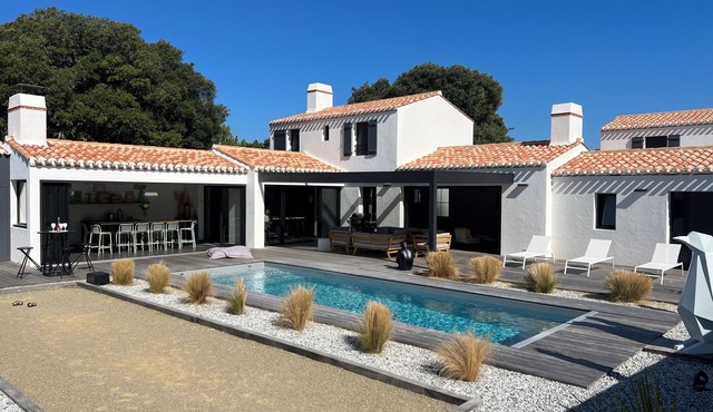 VILLA LA BOSSE 1OP ☀️ Heated swimming pool, Boules pitch, XXL BioClimatic pergola