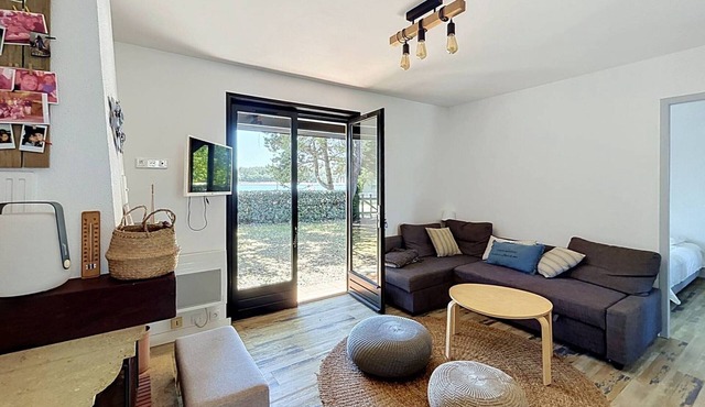 Villa lake view, pets welcome - 6 guests