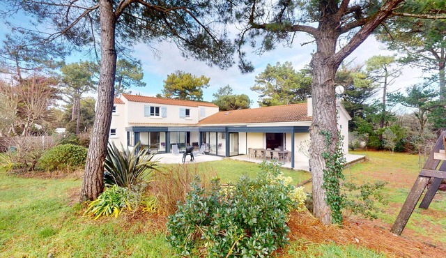 Villa Mabhep - Playground, beach 500m away, sleeps 10