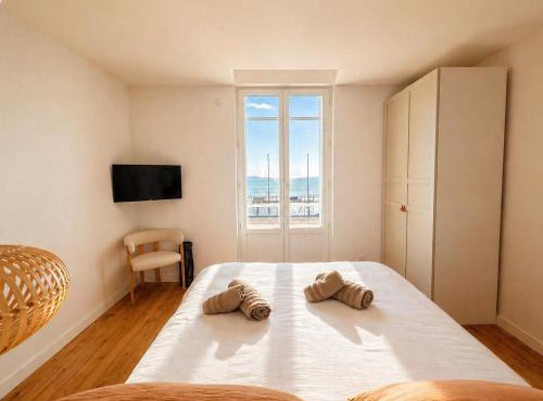 Villa Pacis rénovée - Face mer La Baule hyper centre -15 pers - 5 suites avec SDB -Terrasse & BBQ sous les pins
