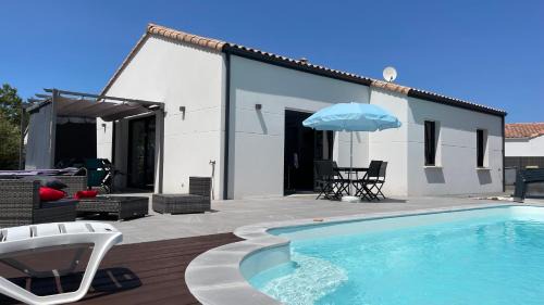 Villa palmeraie - piscine privée et boulodrome