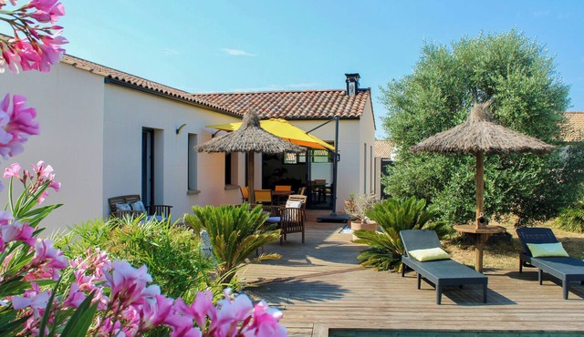 Villa Terra Nova 8 guests: Heated pool, jacuzzi, nature, 10 min ocean