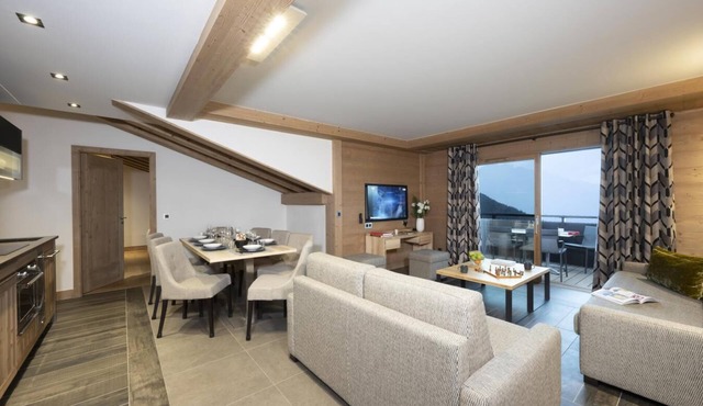 Wifi, 200m from shops, view mountain, fitness, swimming pool, sauna, hammam, balcony, parking, tv