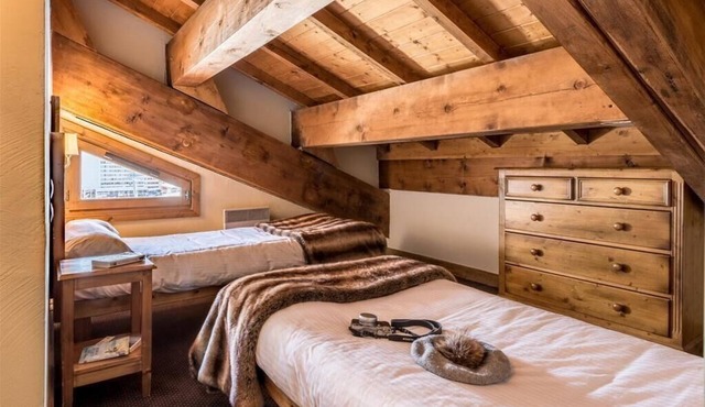 Wifi, 200m from resort center, balcony, fireplace or stove, tv, ski locker, 70m², Tignes