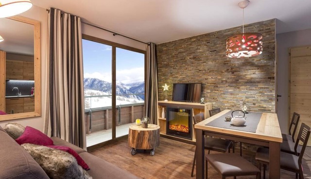 Wifi, 300m from resort center, swimming pool, balcony, tv, ski locker, 55-63m², Tignes