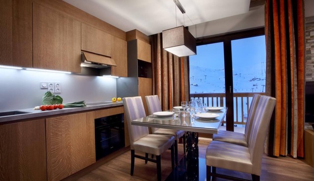 Wifi, 50m from resort center, fitness, swimming pool, sauna, hammam, balcony, tv, ski locker, 38m²
