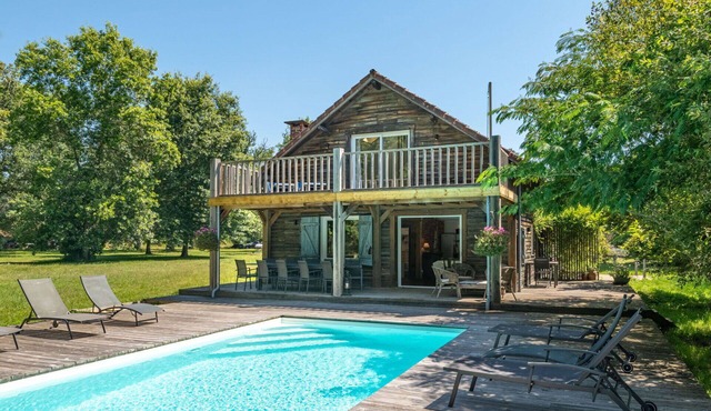 Wonderful private villa for 12 guests with A/C, private pool, WIFI, terrace and pets allowed