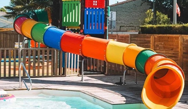 ZEcamping 3* piscine chauffée toboggans locatif TV LV clim 40m2 6 pers
