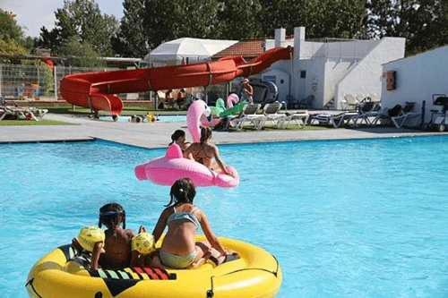 ZEcamping 4 étoiles animé animaux acceptés avec piscine couverte et bar