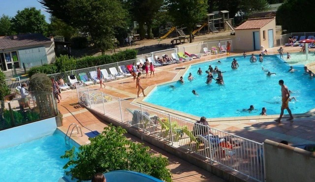 ZEcamping 4* familial parc aquatique animaux acceptés locatif TV BBQ