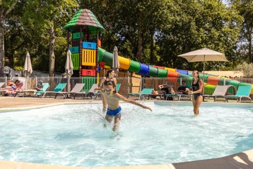 ZEcamping 4 étoiles 4km plage parc aquatique fitness dog friendly club enfant