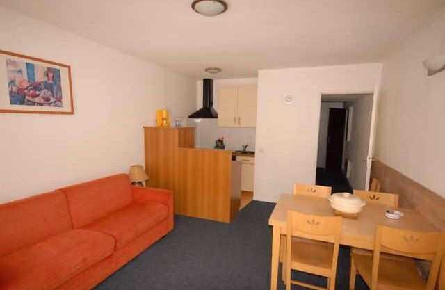 20m from resort center, 3rd floor, view ski slopes, fitness, swimming pool, sauna, tv, ski locker
