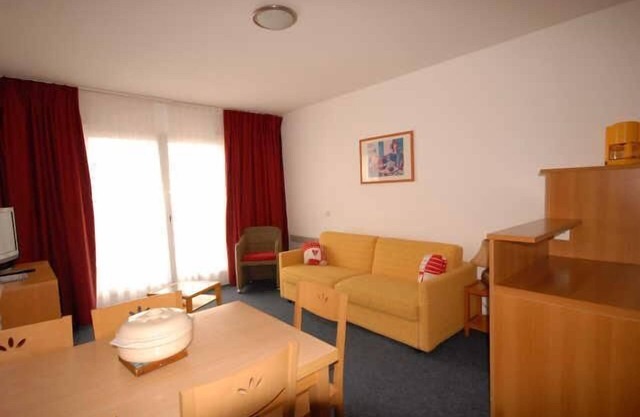 20m from resort center, 1st floor, view ski slopes, fitness, swimming pool, sauna, tv, ski locker