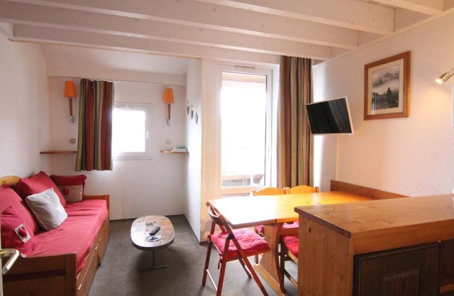 250m from shops, 3rd floor, balcony, tv, ski locker, 43m², Alpe d'Huez