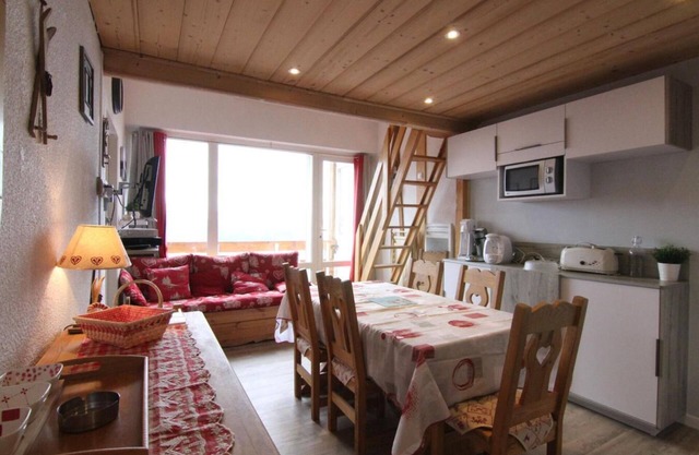 250m from shops, 5th floor, balcony, tv, 40m², Alpe d'Huez