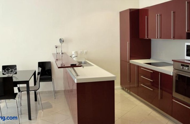 Apartment on Rue De France 4