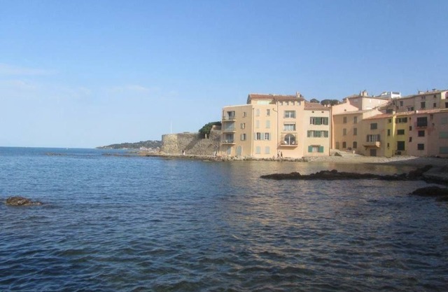 Apartment with a wonderful sea view, located in the heart of Saint-Tropez village