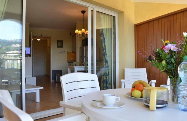Appartement T2 avec piscine, plage à 100m, parking, ascenseur et centre de thalasso à proximité - FR-1-226-81