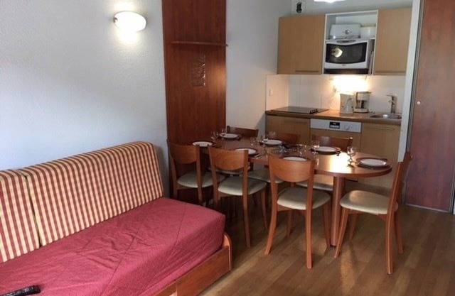 Duplex apartment for 7, pets allowed