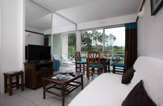 Golf Residence People 