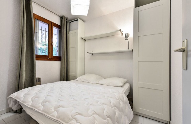 Gorgeous 1br with pool, garden and sea view