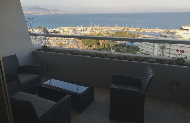 Marina Baie des Anges 2 rooms 10th floor (WIFI - Parking)