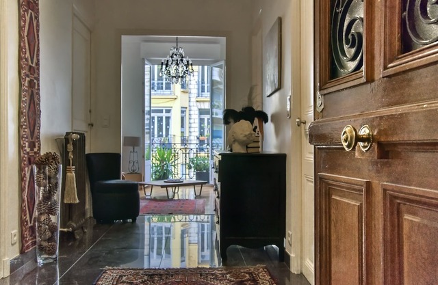 Rossini 2 - a spacious one bedroom apartment in central Nice