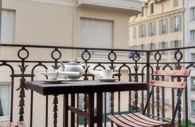 Rossini 2 - a spacious one bedroom apartment in central Nice